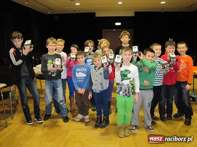 Zdjęcie w galerii na portalu naszraciborz.pl: Miłośnicy konstruowania na warsztatach w RCK wiadomości z regionu