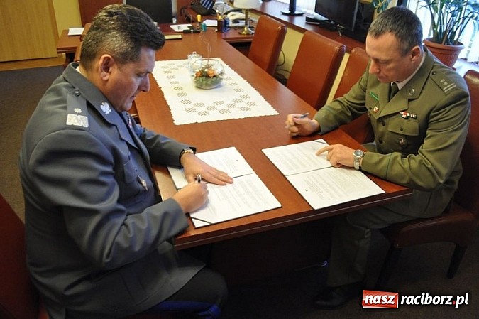 Zdjęcie w galerii na portalu naszraciborz.pl: Porozumienie policji i pograniczników wiadomości z regionu