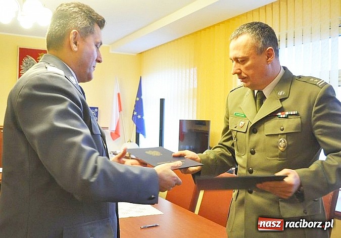 Zdjęcie w galerii na portalu naszraciborz.pl: Porozumienie policji i pograniczników wiadomości z regionu