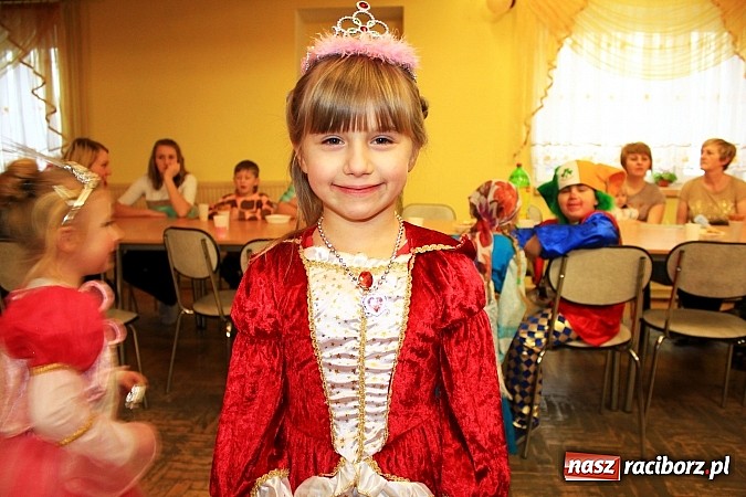 Zdjęcie w galerii na portalu naszraciborz.pl: Kolorowy bal przebierańc&oacute;w w Krzanowicach wiadomości z regionu