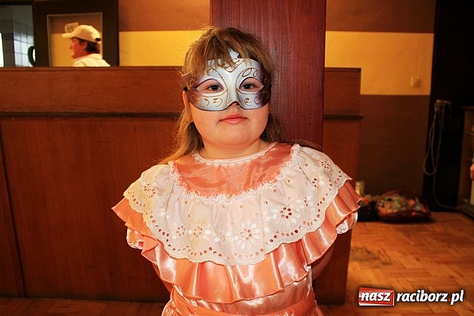 Zdjęcie w galerii na portalu naszraciborz.pl: Kolorowy bal przebierańc&oacute;w w Krzanowicach wiadomości z regionu
