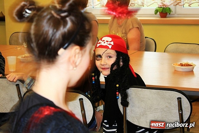 Zdjęcie w galerii na portalu naszraciborz.pl: Kolorowy bal przebierańc&oacute;w w Krzanowicach wiadomości z regionu