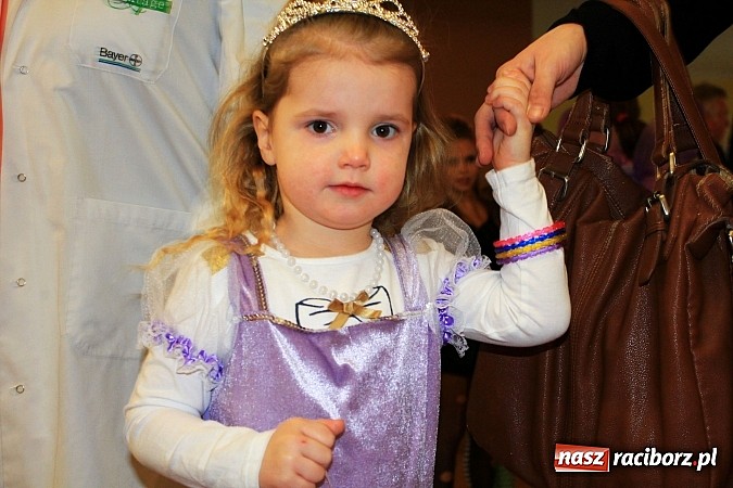 Zdjęcie w galerii na portalu naszraciborz.pl: Kolorowy bal przebierańc&oacute;w w Krzanowicach wiadomości z regionu