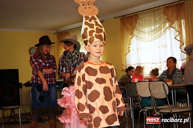 Zdjęcie w galerii na portalu naszraciborz.pl: Kolorowy bal przebierańc&oacute;w w Krzanowicach wiadomości z regionu