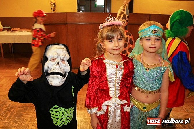 Zdjęcie w galerii na portalu naszraciborz.pl: Kolorowy bal przebierańc&oacute;w w Krzanowicach wiadomości z regionu