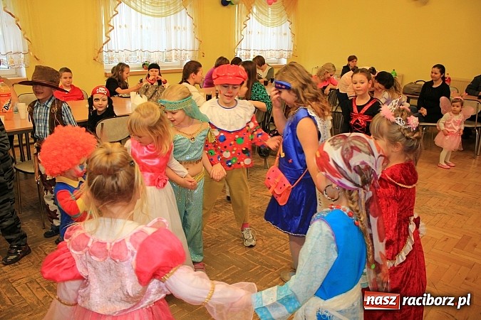 Zdjęcie w galerii na portalu naszraciborz.pl: Kolorowy bal przebierańc&oacute;w w Krzanowicach wiadomości z regionu