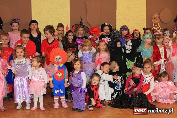 Zdjęcie w galerii na portalu naszraciborz.pl: Kolorowy bal przebierańc&oacute;w w Krzanowicach wiadomości z regionu