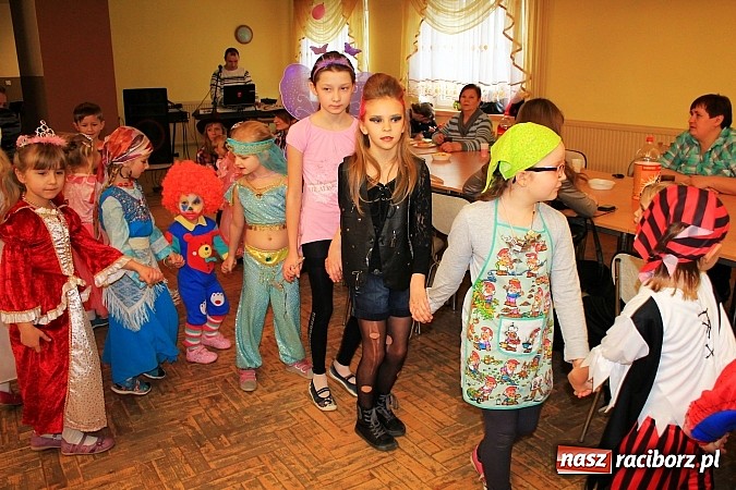 Zdjęcie w galerii na portalu naszraciborz.pl: Kolorowy bal przebierańc&oacute;w w Krzanowicach wiadomości z regionu