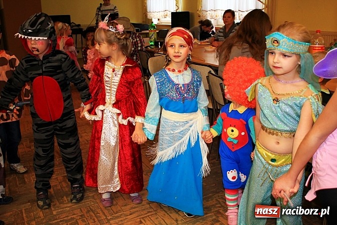 Zdjęcie w galerii na portalu naszraciborz.pl: Kolorowy bal przebierańc&oacute;w w Krzanowicach wiadomości z regionu