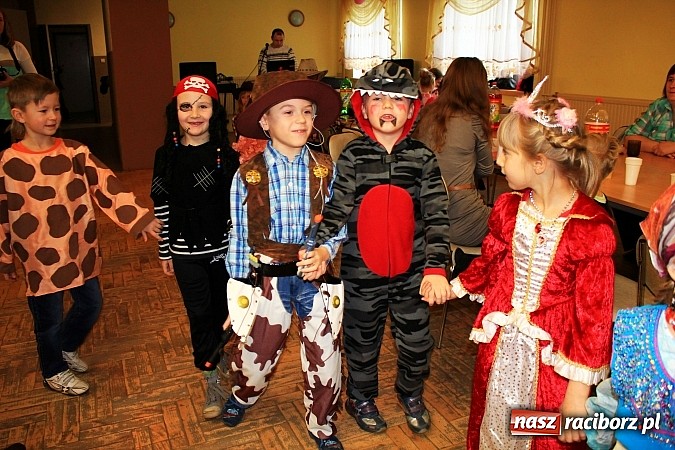 Zdjęcie w galerii na portalu naszraciborz.pl: Kolorowy bal przebierańc&oacute;w w Krzanowicach wiadomości z regionu