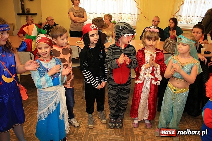 Zdjęcie w galerii na portalu naszraciborz.pl: Kolorowy bal przebierańc&oacute;w w Krzanowicach wiadomości z regionu