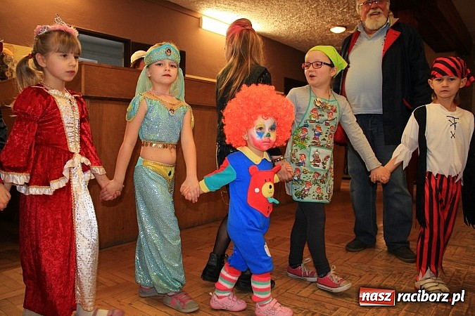 Zdjęcie w galerii na portalu naszraciborz.pl: Kolorowy bal przebierańc&oacute;w w Krzanowicach wiadomości z regionu