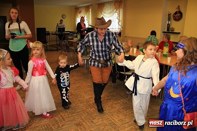 Zdjęcie w galerii na portalu naszraciborz.pl: Kolorowy bal przebierańc&oacute;w w Krzanowicach wiadomości z regionu