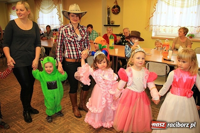 Zdjęcie w galerii na portalu naszraciborz.pl: Kolorowy bal przebierańc&oacute;w w Krzanowicach wiadomości z regionu