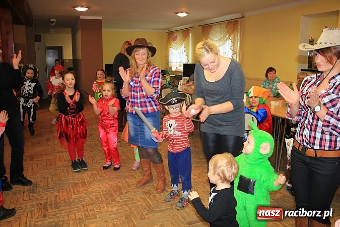 Zdjęcie w galerii na portalu naszraciborz.pl: Kolorowy bal przebierańc&oacute;w w Krzanowicach wiadomości z regionu