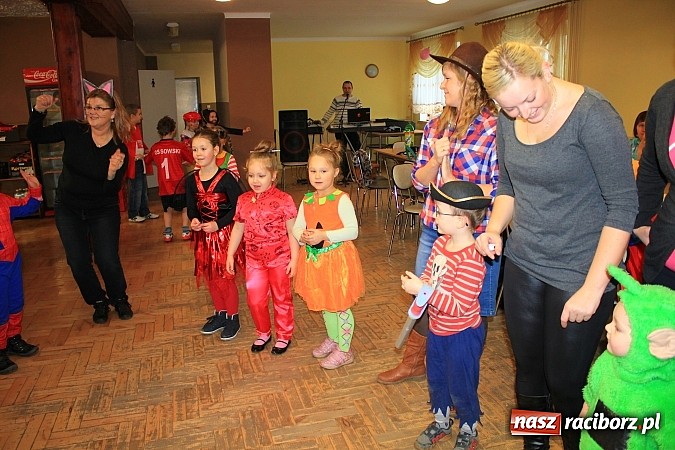 Zdjęcie w galerii na portalu naszraciborz.pl: Kolorowy bal przebierańc&oacute;w w Krzanowicach wiadomości z regionu