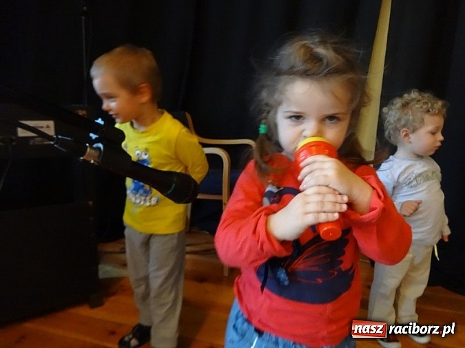 Zdjęcie w galerii na portalu naszraciborz.pl: Bal Przebierańców i flamenco na Dzień Babci w Fiku-miku wiadomości z regionu