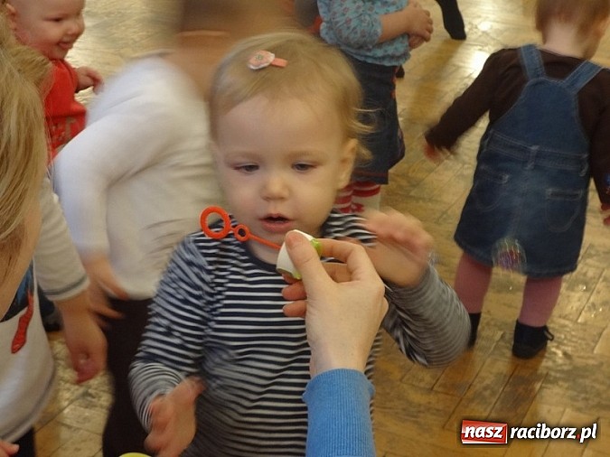 Zdjęcie w galerii na portalu naszraciborz.pl: Bal Przebierańców i flamenco na Dzień Babci w Fiku-miku wiadomości z regionu