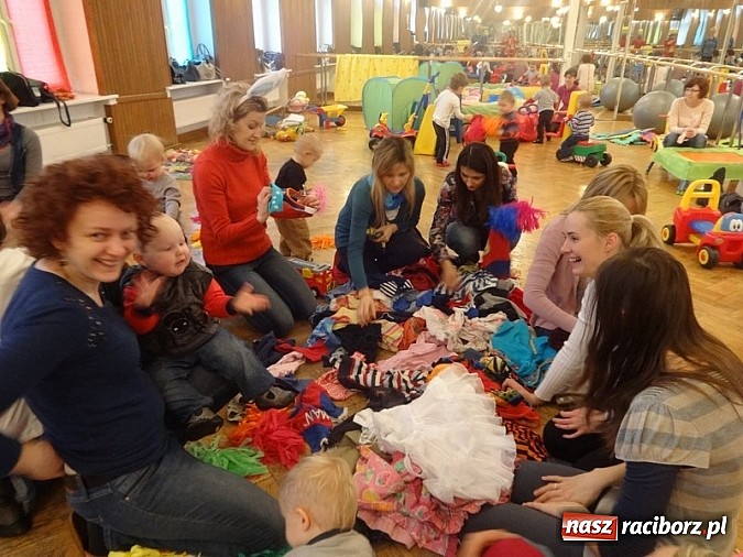 Zdjęcie w galerii na portalu naszraciborz.pl: Bal Przebierańców i flamenco na Dzień Babci w Fiku-miku wiadomości z regionu