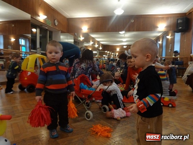 Zdjęcie w galerii na portalu naszraciborz.pl: Bal Przebierańców i flamenco na Dzień Babci w Fiku-miku wiadomości z regionu