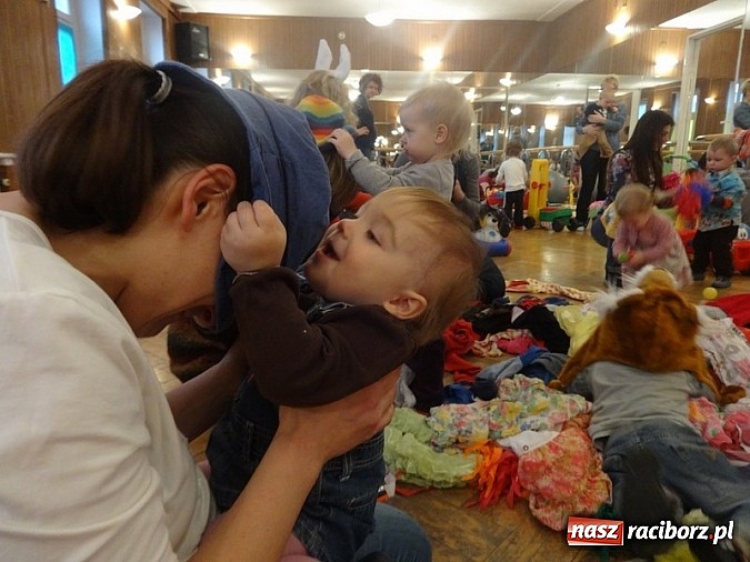 Zdjęcie w galerii na portalu naszraciborz.pl: Bal Przebierańców i flamenco na Dzień Babci w Fiku-miku wiadomości z regionu