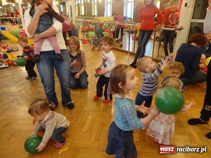 Zdjęcie w galerii na portalu naszraciborz.pl: Bal Przebierańców i flamenco na Dzień Babci w Fiku-miku wiadomości z regionu