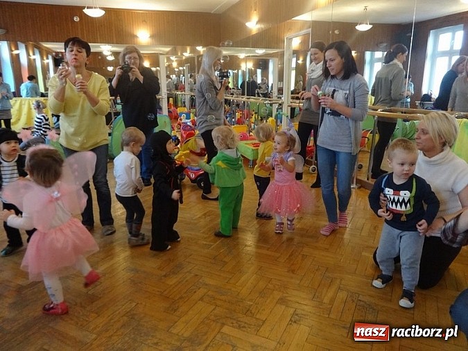 Zdjęcie w galerii na portalu naszraciborz.pl: Bal Przebierańców i flamenco na Dzień Babci w Fiku-miku wiadomości z regionu