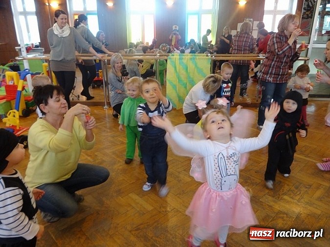 Zdjęcie w galerii na portalu naszraciborz.pl: Bal Przebierańców i flamenco na Dzień Babci w Fiku-miku wiadomości z regionu
