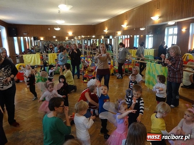 Zdjęcie w galerii na portalu naszraciborz.pl: Bal Przebierańców i flamenco na Dzień Babci w Fiku-miku wiadomości z regionu