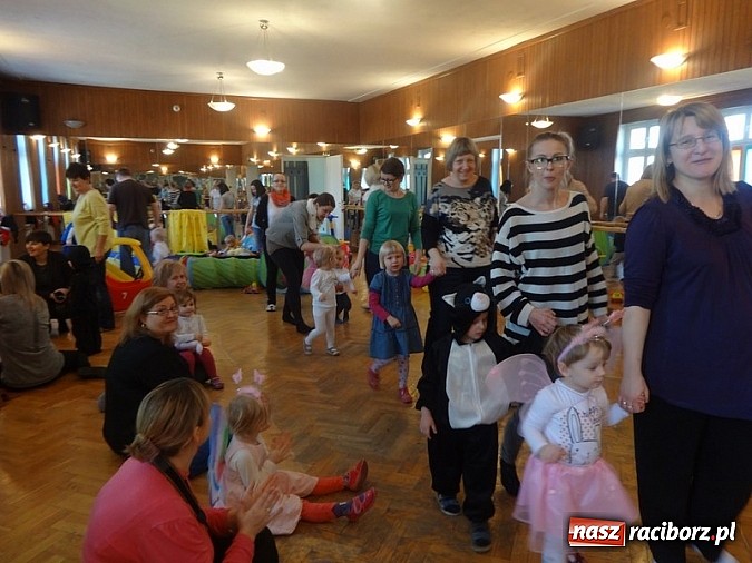 Zdjęcie w galerii na portalu naszraciborz.pl: Bal Przebierańców i flamenco na Dzień Babci w Fiku-miku wiadomości z regionu