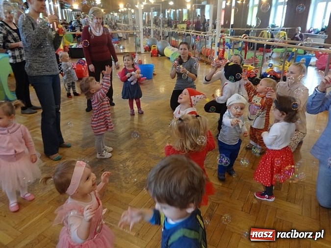 Zdjęcie w galerii na portalu naszraciborz.pl: Bal Przebierańców i flamenco na Dzień Babci w Fiku-miku wiadomości z regionu