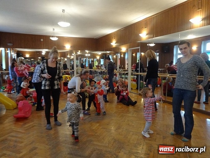 Zdjęcie w galerii na portalu naszraciborz.pl: Bal Przebierańców i flamenco na Dzień Babci w Fiku-miku wiadomości z regionu