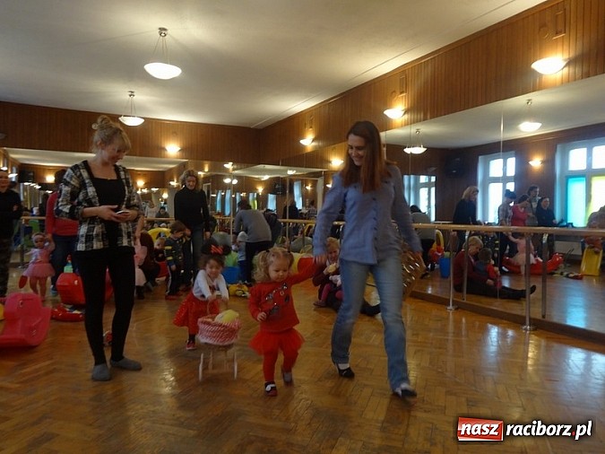 Zdjęcie w galerii na portalu naszraciborz.pl: Bal Przebierańców i flamenco na Dzień Babci w Fiku-miku wiadomości z regionu