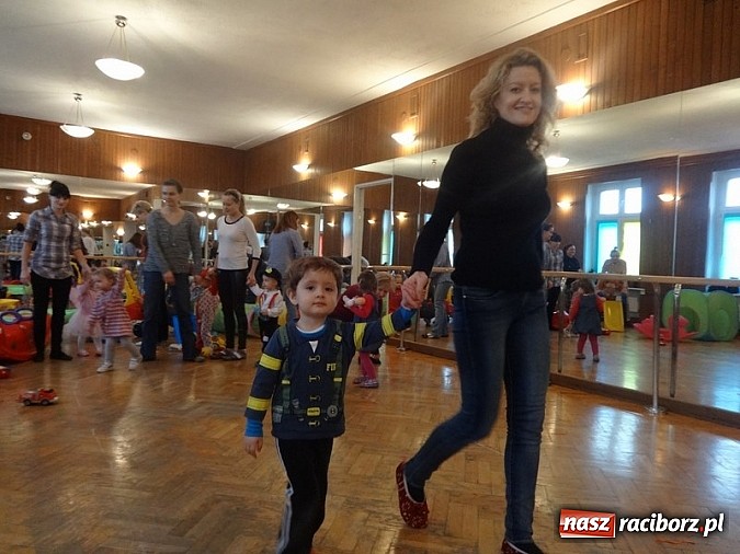 Zdjęcie w galerii na portalu naszraciborz.pl: Bal Przebierańców i flamenco na Dzień Babci w Fiku-miku wiadomości z regionu