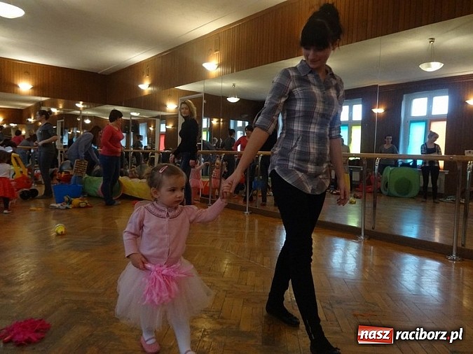 Zdjęcie w galerii na portalu naszraciborz.pl: Bal Przebierańców i flamenco na Dzień Babci w Fiku-miku wiadomości z regionu