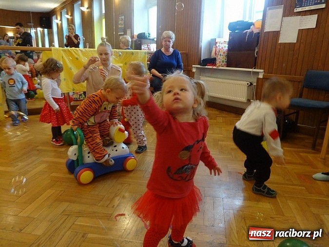 Zdjęcie w galerii na portalu naszraciborz.pl: Bal Przebierańców i flamenco na Dzień Babci w Fiku-miku wiadomości z regionu