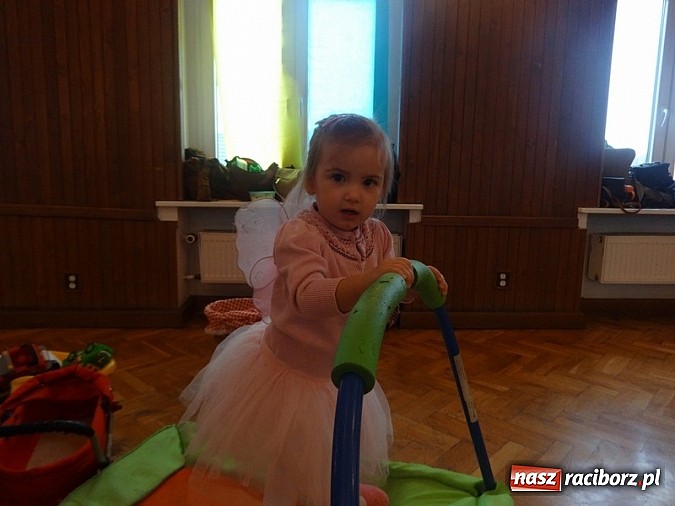 Zdjęcie w galerii na portalu naszraciborz.pl: Bal Przebierańców i flamenco na Dzień Babci w Fiku-miku wiadomości z regionu