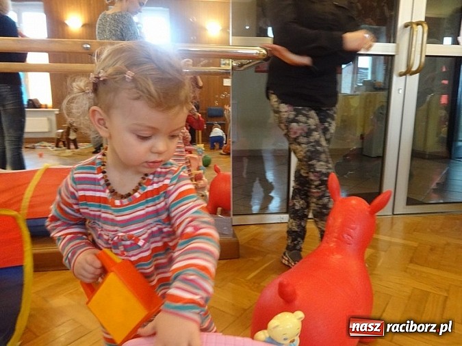 Zdjęcie w galerii na portalu naszraciborz.pl: Bal Przebierańców i flamenco na Dzień Babci w Fiku-miku wiadomości z regionu