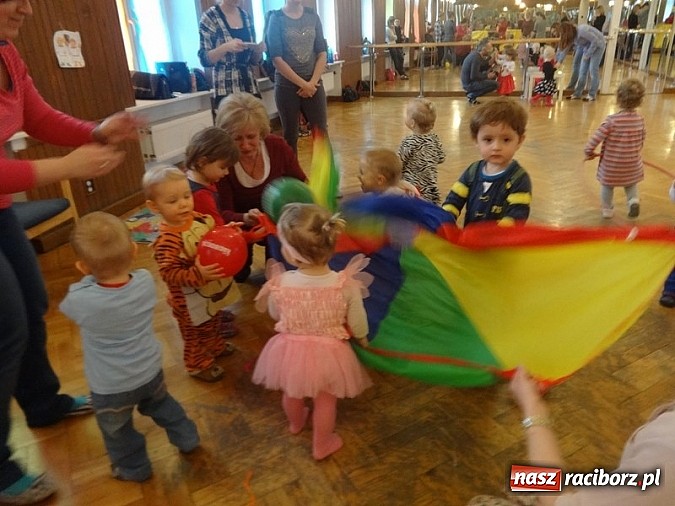 Zdjęcie w galerii na portalu naszraciborz.pl: Bal Przebierańców i flamenco na Dzień Babci w Fiku-miku wiadomości z regionu