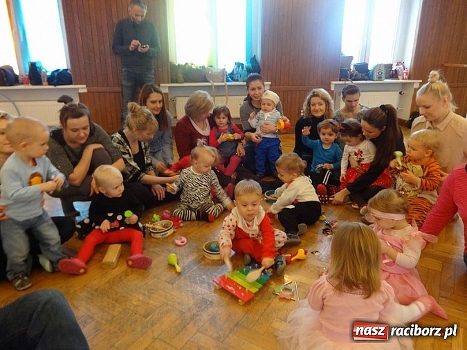 Zdjęcie w galerii na portalu naszraciborz.pl: Bal Przebierańców i flamenco na Dzień Babci w Fiku-miku wiadomości z regionu