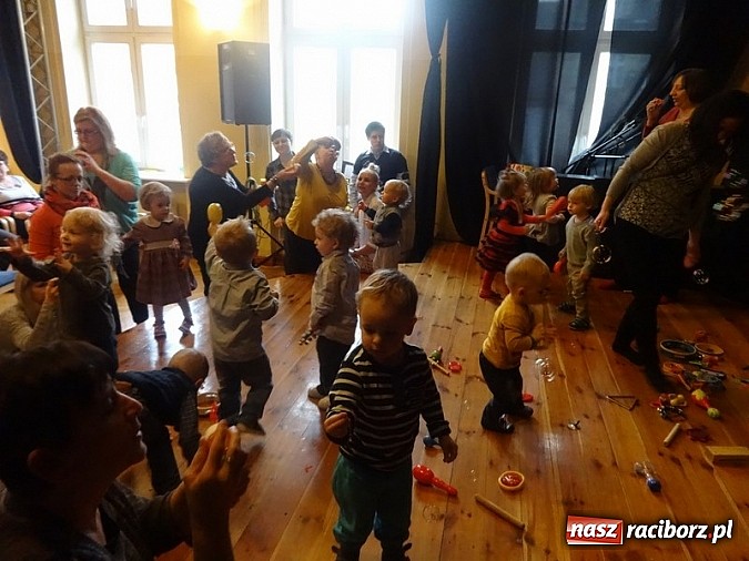 Zdjęcie w galerii na portalu naszraciborz.pl: Bal Przebierańców i flamenco na Dzień Babci w Fiku-miku wiadomości z regionu