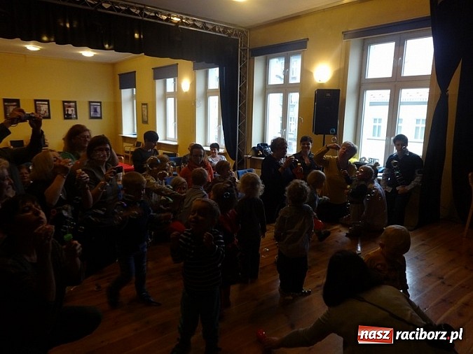 Zdjęcie w galerii na portalu naszraciborz.pl: Bal Przebierańców i flamenco na Dzień Babci w Fiku-miku wiadomości z regionu