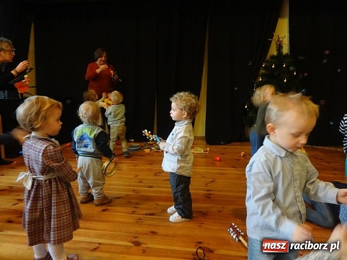 Zdjęcie w galerii na portalu naszraciborz.pl: Bal Przebierańców i flamenco na Dzień Babci w Fiku-miku wiadomości z regionu