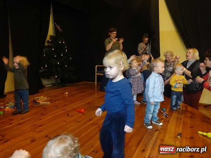 Zdjęcie w galerii na portalu naszraciborz.pl: Bal Przebierańców i flamenco na Dzień Babci w Fiku-miku wiadomości z regionu