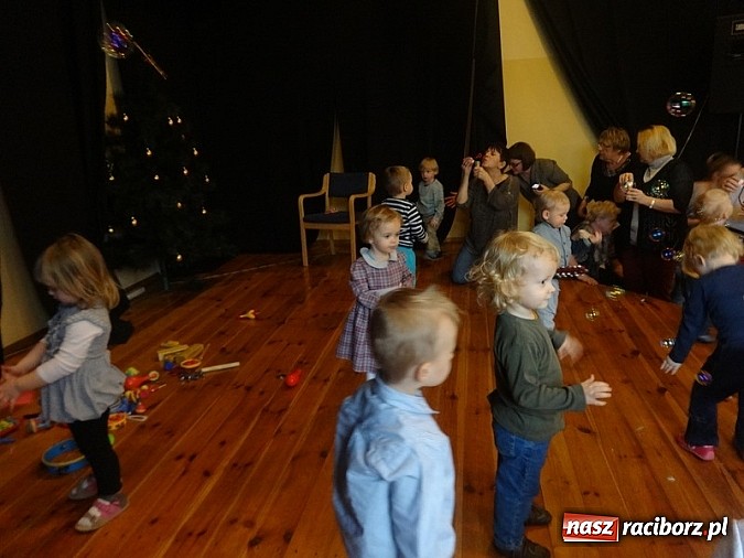 Zdjęcie w galerii na portalu naszraciborz.pl: Bal Przebierańców i flamenco na Dzień Babci w Fiku-miku wiadomości z regionu