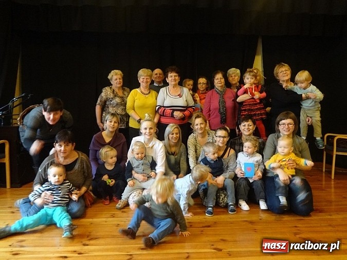 Zdjęcie w galerii na portalu naszraciborz.pl: Bal Przebierańców i flamenco na Dzień Babci w Fiku-miku wiadomości z regionu