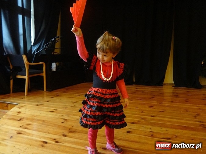 Zdjęcie w galerii na portalu naszraciborz.pl: Bal Przebierańców i flamenco na Dzień Babci w Fiku-miku wiadomości z regionu