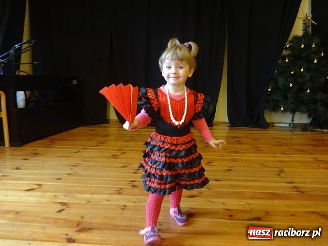 Zdjęcie w galerii na portalu naszraciborz.pl: Bal Przebierańców i flamenco na Dzień Babci w Fiku-miku wiadomości z regionu