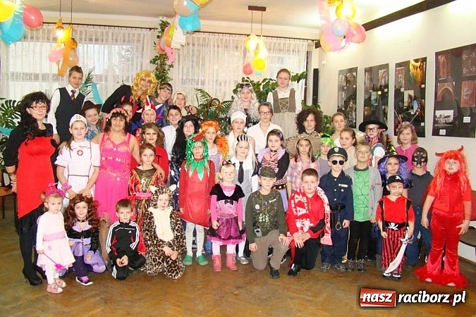 Zdjęcie w galerii na portalu naszraciborz.pl: Wspaniały bal przebierańc&oacute;w w Domu Kultury w Borucinie wiadomości z regionu