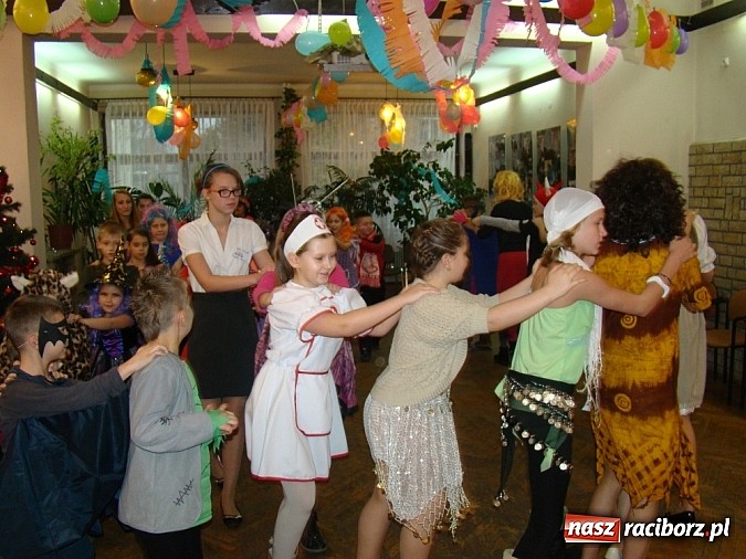 Zdjęcie w galerii na portalu naszraciborz.pl: Wspaniały bal przebierańc&oacute;w w Domu Kultury w Borucinie wiadomości z regionu